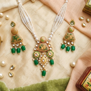 Auraqo Rewa Necklace Set 01